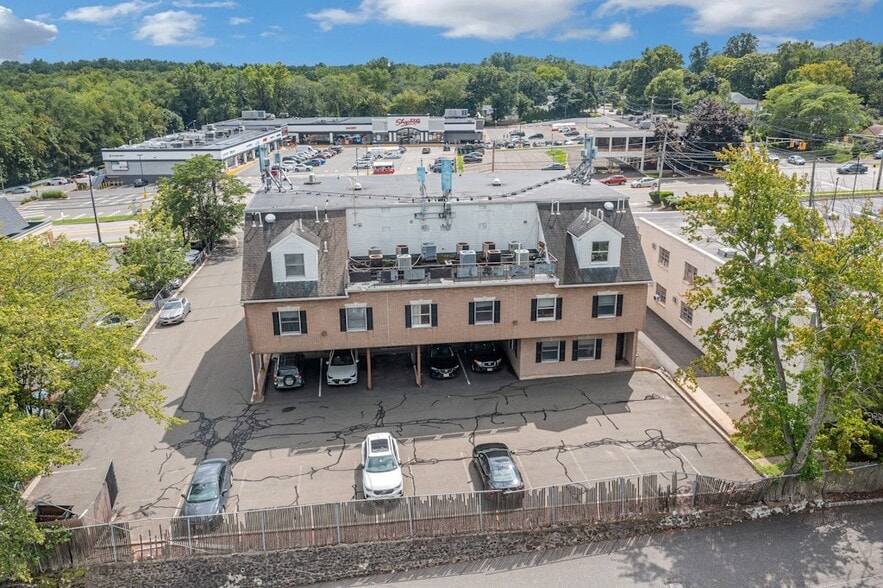 More Photos Of 440 Old Hook Rd, Emerson Medical For Lease