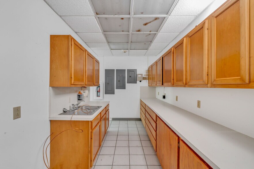 More Photos Of 14 125th Street Gulf, Marathon Office Residential For Sale