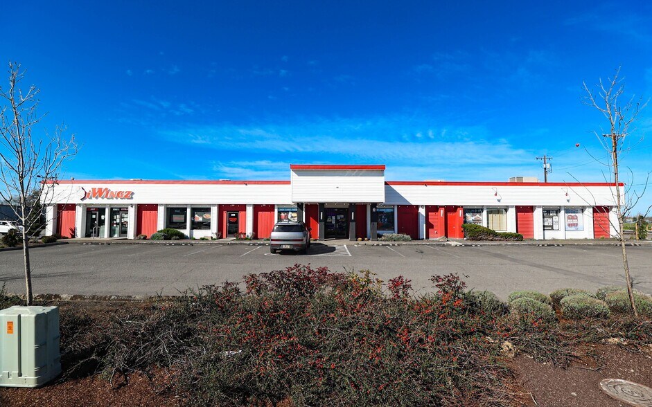 More Photos Of 2425 25th St SE, Salem Freestanding For Sale
