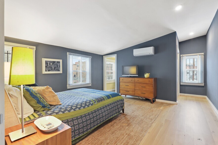 More Photos Of 1019 Cathedral St, Baltimore Office Residential For Sale