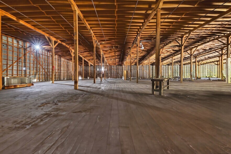 More Photos Of 237 Loretta St, Greeneville Industrial For Sale
