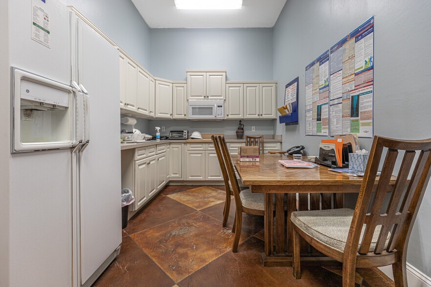 More Photos Of 10951 Harmony Park Dr, Bonita Springs Warehouse For Lease