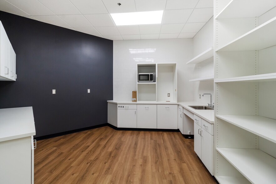 More Photos Of 3101 University Dr E, Bryan Loft Creative Space For Lease