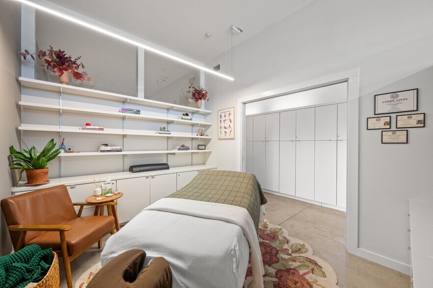 More Photos Of 2235 E 6th St, Austin Apartments For Sale