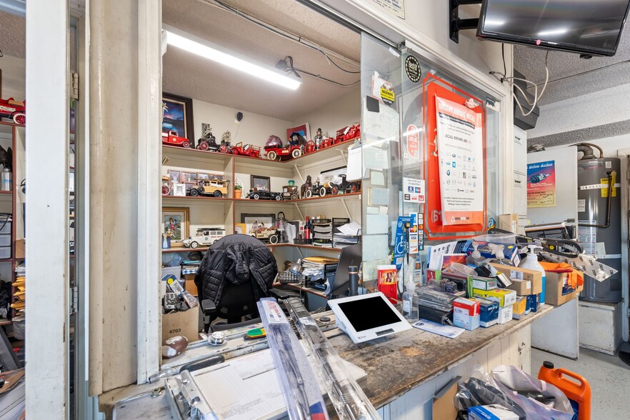 More Photos Of 7969 Mission Gorge Rd, Santee Auto Repair For Sale