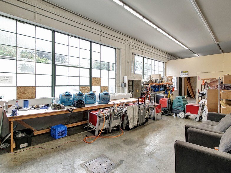 More Photos Of 302 SE 7th Ave, Portland Warehouse For Lease