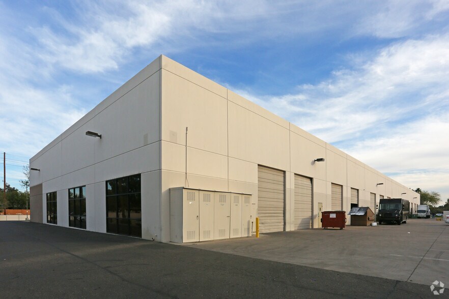 More Photos Of 1320 S Priest Dr, Tempe Warehouse For Lease