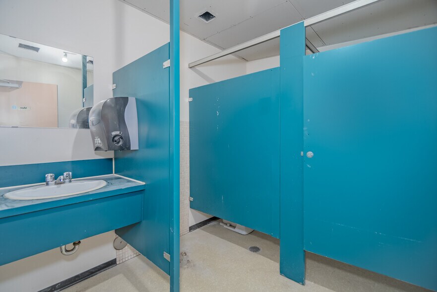 More Photos Of 3455 Victoria Dr, Vancouver Office For Sale