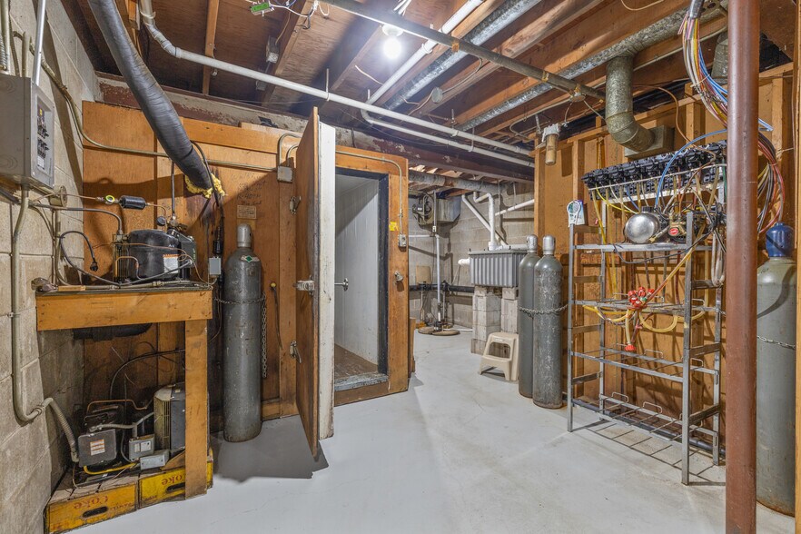 More Photos Of 2703 S Chicago Ave, South Milwaukee General Retail For Sale