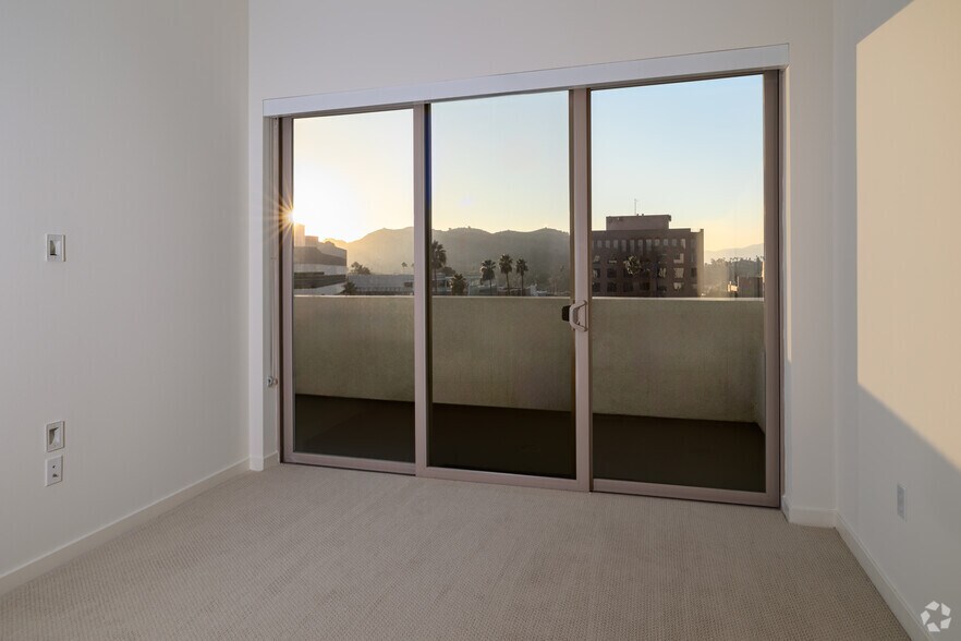 More Photos Of 3750 Main St, Riverside Apartments For Lease