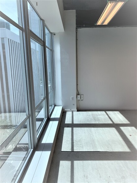 More Photos Of 14 NE 1st Ave, Miami Office For Sale