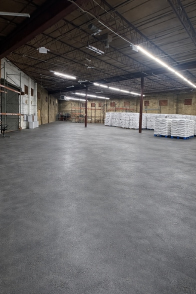 More Photos Of 70 Somerset Ave, Hicksville Warehouse For Lease