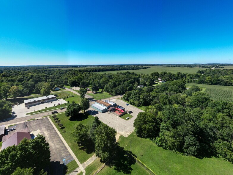 More Photos Of 18089 W State St, Vandalia General Retail For Sale
