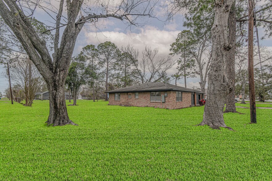 More Photos Of 2834 Pansy St, Pasadena Medical For Sale