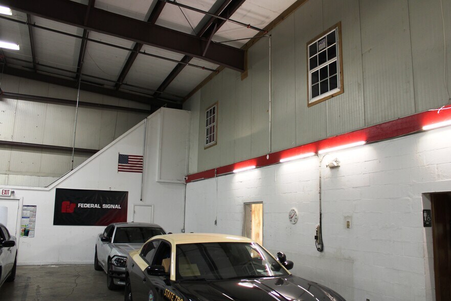 More Photos Of 2020 Ortiz Ave, Fort Myers Warehouse For Lease