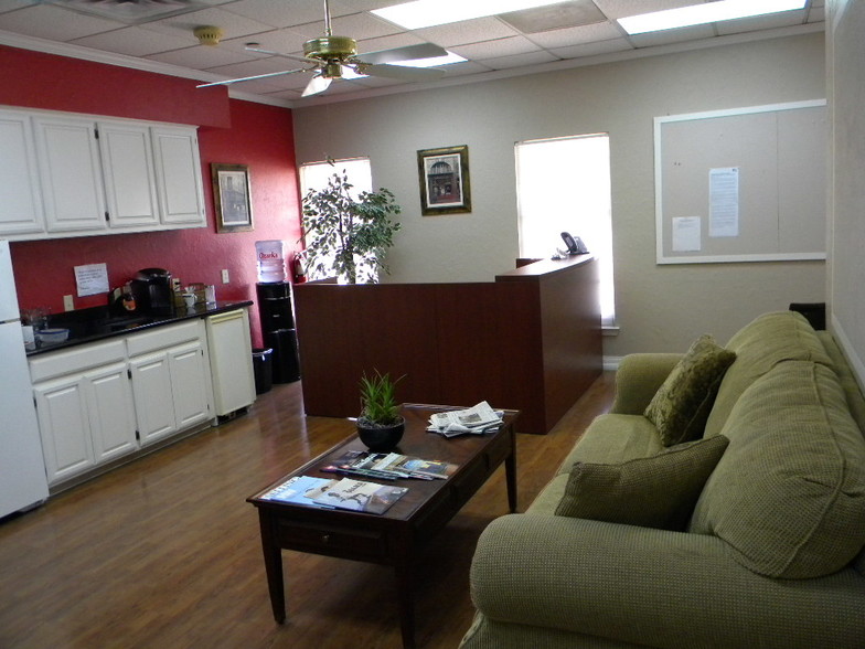 More Photos Of 17740 Preston Rd, Dallas Office For Lease