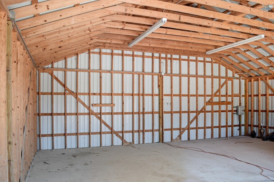 More Photos Of 12115 West Dr, Cypress Land For Lease