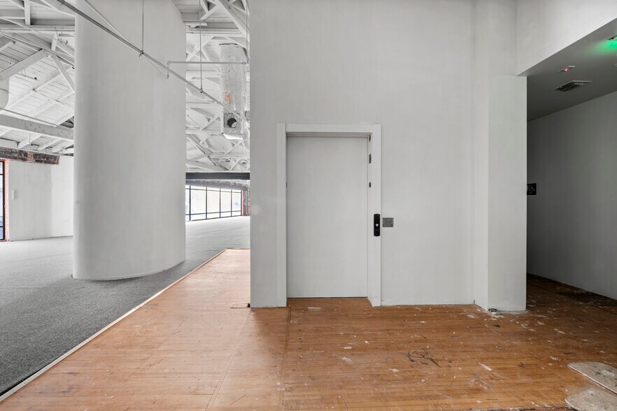 More Photos Of 735 S La Brea Ave, Los Angeles Freestanding For Lease