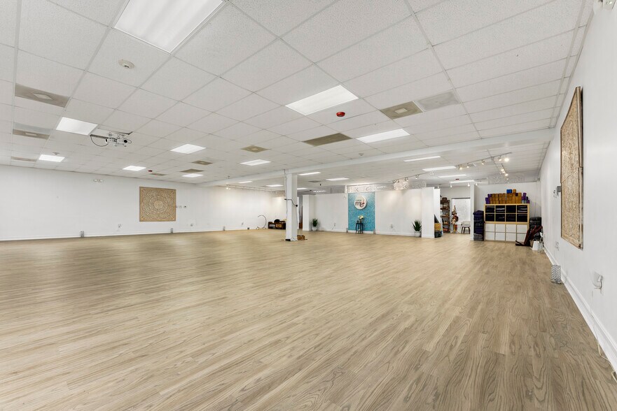 More Photos Of 2000 N Federal Hwy, Delray Beach General Retail For Lease