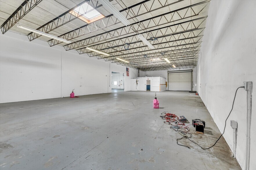 More Photos Of 224 NE 32nd Ct, Oakland Park Warehouse For Sale