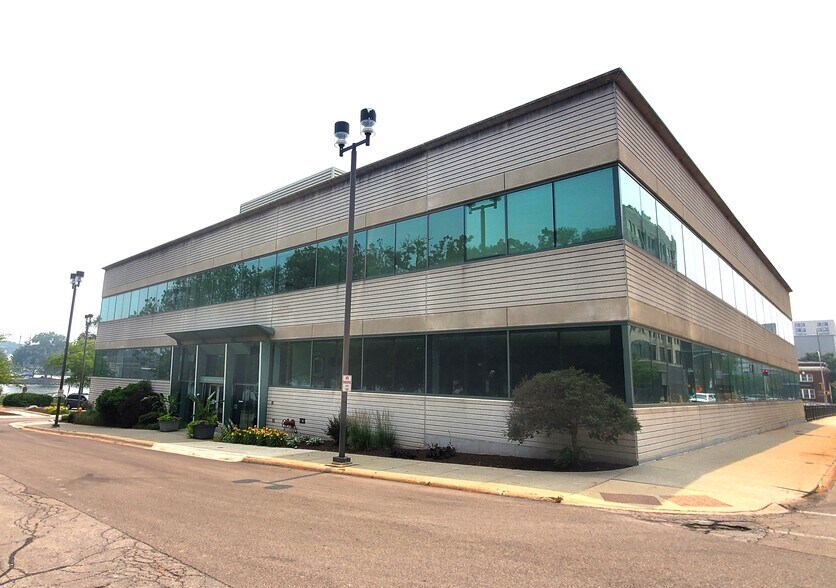More Photos Of 100 Park Ave, Rockford Office For Lease