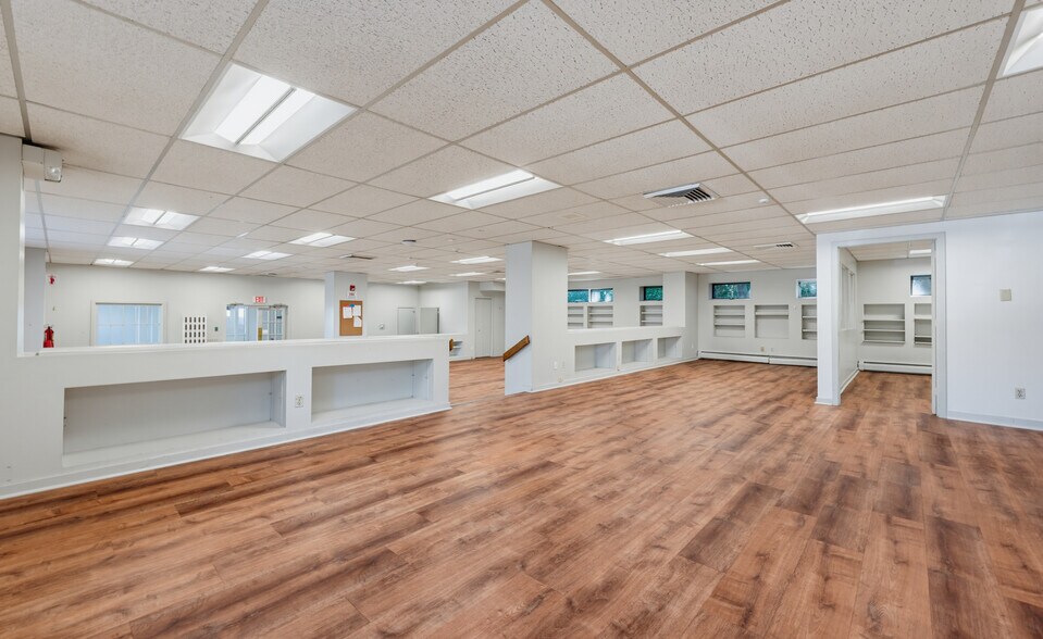 More Photos Of 318 Main St, Berlin Office For Sale