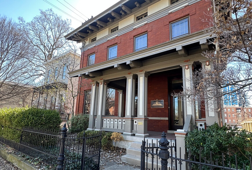 More Photos Of 211 Garrard St, Covington Loft Creative Space For Sale