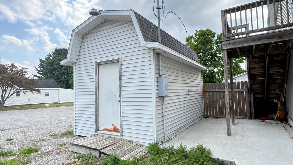 More Photos Of 201 W 7th St, Evart Restaurant For Sale