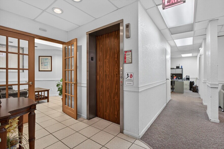 More Photos Of 513 N State Road 7, Margate Office For Lease