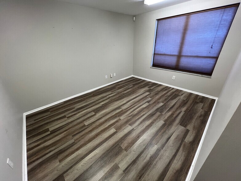More Photos Of 11000 Metro Pky, Fort Myers Warehouse For Sale