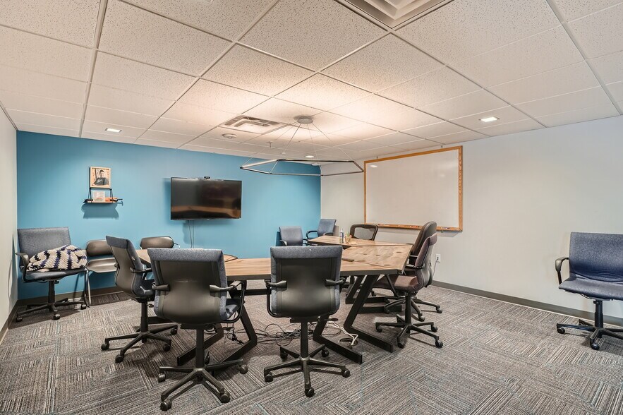 More Photos Of 888 Federal Blvd, Denver Warehouse For Lease