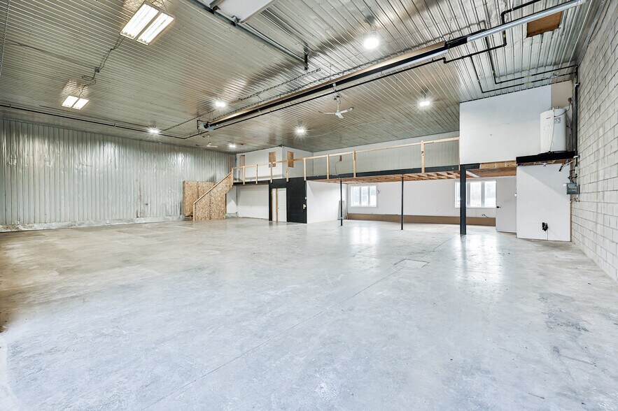 More Photos Of 250 Rue Industrielle, St-Roch-de-L'achigan Warehouse For Sale