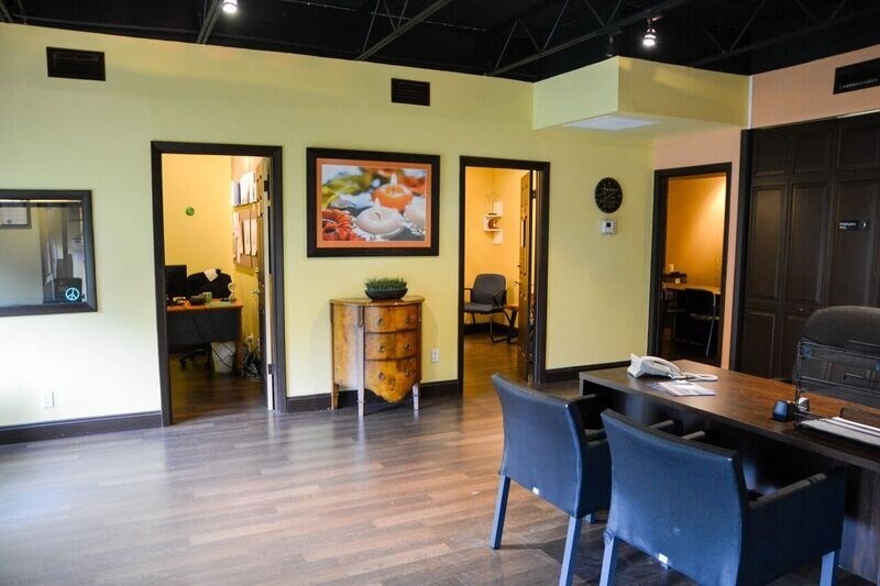 More Photos Of 705 Bond Way, Delray Beach Showroom For Sale