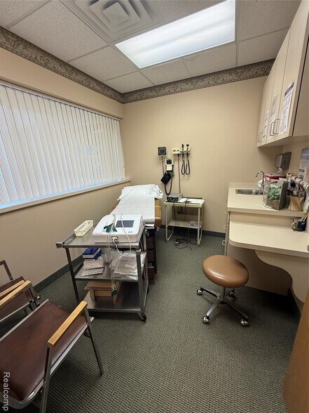 More Photos Of 4007 W Court St, Flint Medical For Sale
