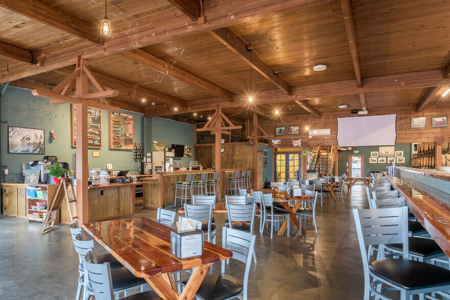 More Photos Of 926 E Main St, Cottage Grove Restaurant For Sale