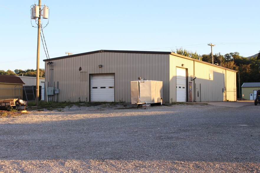 More Photos Of 1401 Southside Dr, Salem Light Distribution For Lease