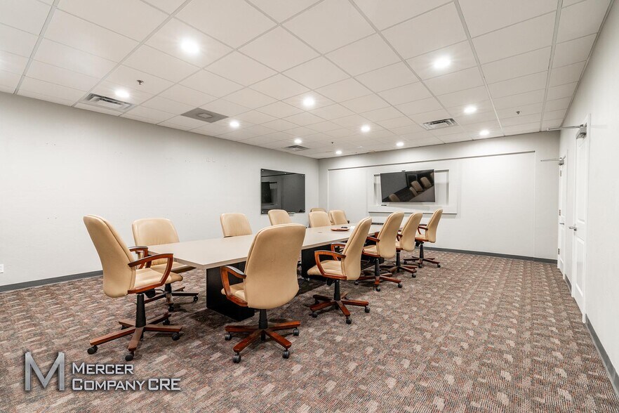 More Photos Of 3300 N Santa Fe Ave, Oklahoma City Warehouse For Sale