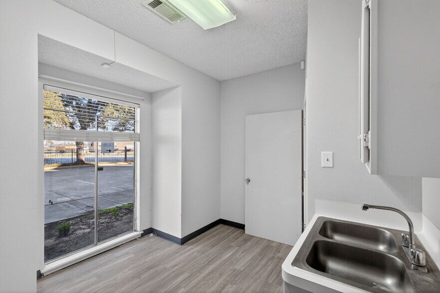 More Photos Of , Houston Office For Sale