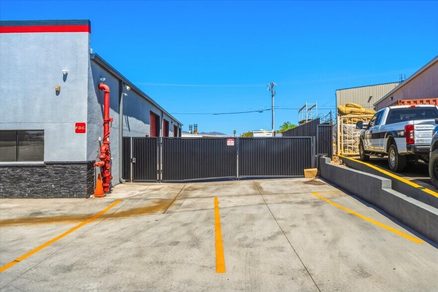 More Photos Of 1857 Commander Dr, Lake Havasu City Warehouse For Lease