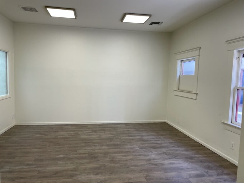More Photos Of 412 W 4th St, Santa Ana Storefront Retail Office For Lease
