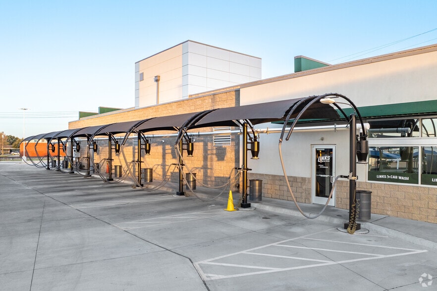 More Photos Of 820 NE Alsbury Blvd, Burleson Carwash For Sale