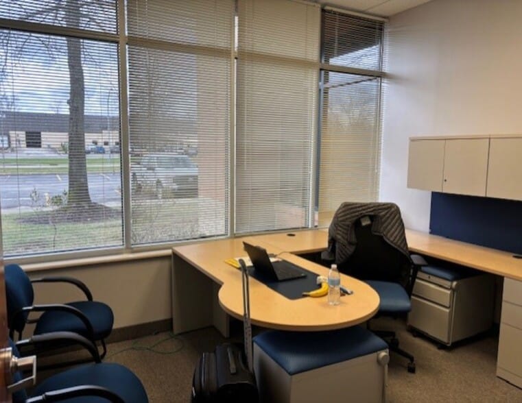 More Photos Of 6670 W Snowville Rd, Brecksville Light Manufacturing For Lease