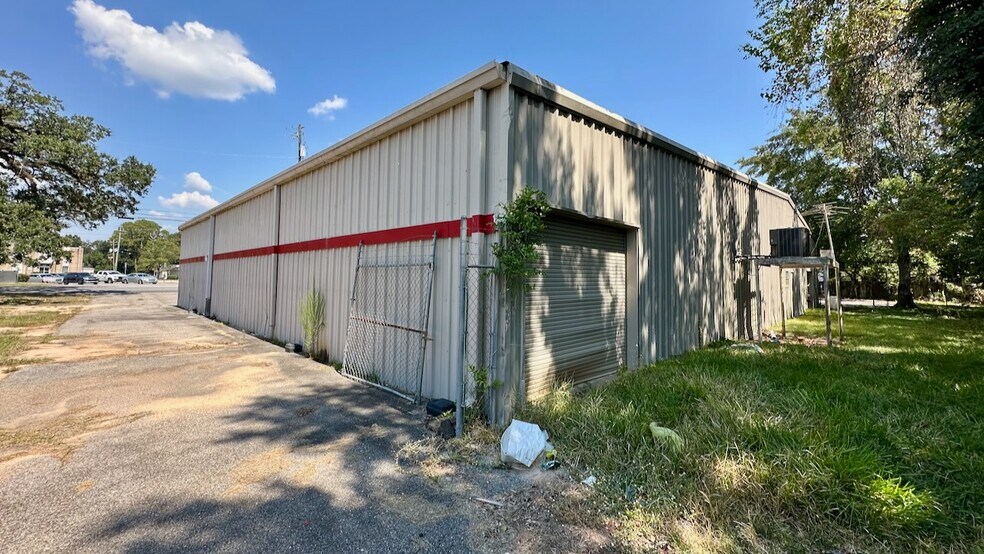 More Photos Of 3107 Spring Hill Ave, Mobile Freestanding For Sale