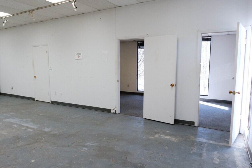 More Photos Of 190-192 Metro Dr, Spartanburg Flex For Lease