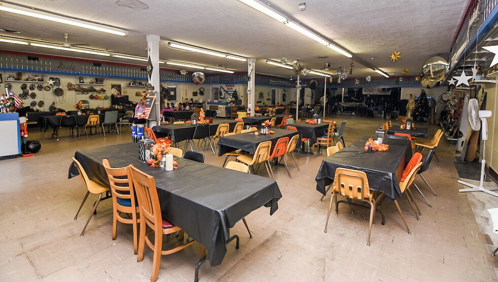 More Photos Of 106 W North Railroad St, Four Oaks Storefront For Sale