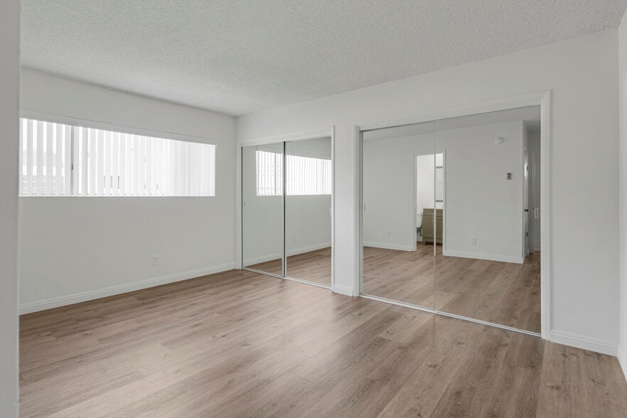More Photos Of 11733 Mayfield Ave, Los Angeles Apartments For Sale