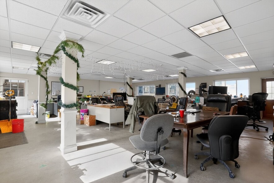 More Photos Of 935 W 6th St, Lansdale Industrial For Sale