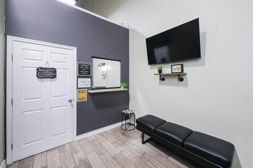 More Photos Of 8218 Casa Verde Rd, Laredo Storefront Retail Office For Sale