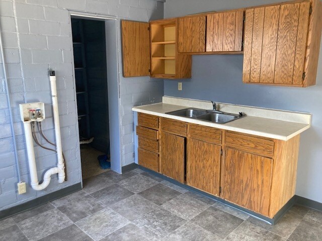 More Photos Of 1021 S Main St, Mcpherson General Retail For Sale