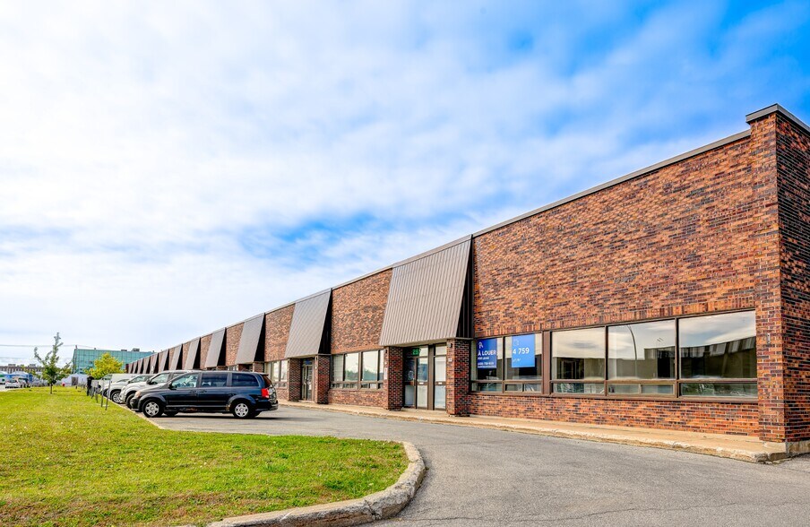 More Photos Of 295-341 Rue Benjamin-Hudon, Montréal Warehouse For Lease